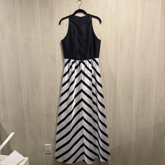 Alfred Sung Ivory & Black Chevron Stripe Gown - Size 12 - Picture 1 of 8